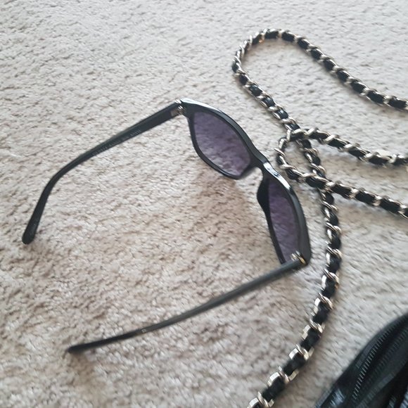 Purse with silver tone chain strap and sungasses - Picture 4 of 4